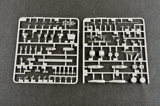 Trumpeter 05628 German Navy Aircraft Carrier DKM Peter Strasser 1/350