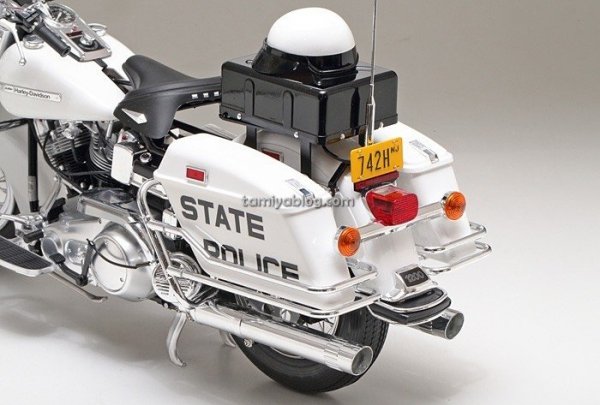 Tamiya 16038 Harley Davidson FLH1200 - Police Bike (1:6)