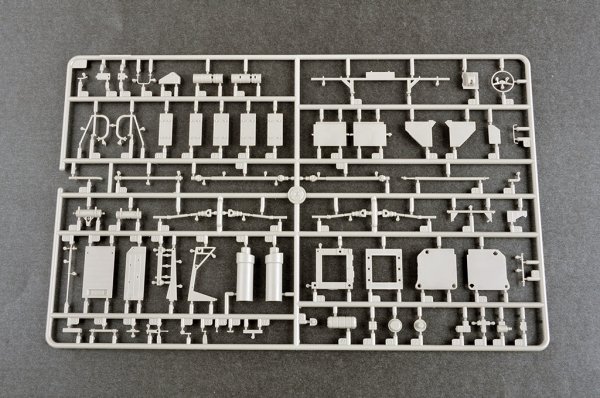 Trumpeter 01082 15U175 TEL of RS-12M1 Topol-M ICBM complex 1/35