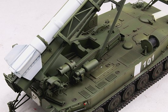 Trumpeter 09545 2P16 Launcher with Missile of 2k6 Luna (FROG-5) 1/35