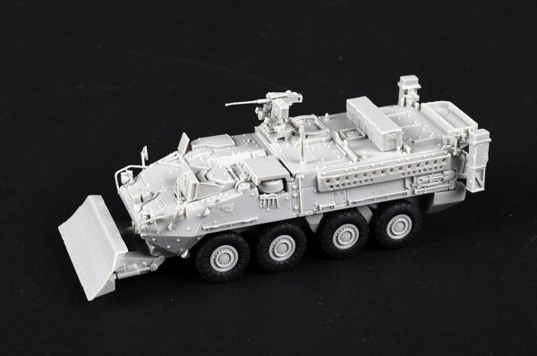 Trumpeter 07456 Stryker M1132 engineering vehicle with SOB engineering shovel 1/72