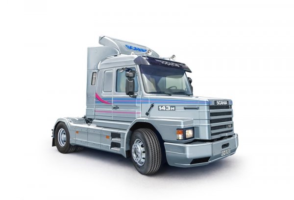 Italeri 0736 SCANIA T 143M 500 Topline 1/24