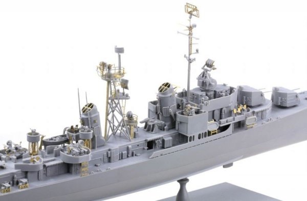 Dragon 1045 U.S.S. Frank Knox DD-742 (1:350)