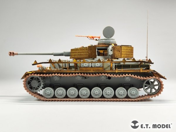 E.T. Model P35-044 WWII German Pz.Kpfw.III/IV Ostketten Workable Track 3D Printed 1/35