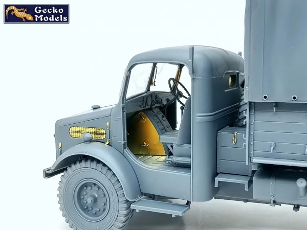 Gecko Models 35GM0153 Bedford OYD Truck 3t 4x2 GS (Wooden Cargo Body) 1/35