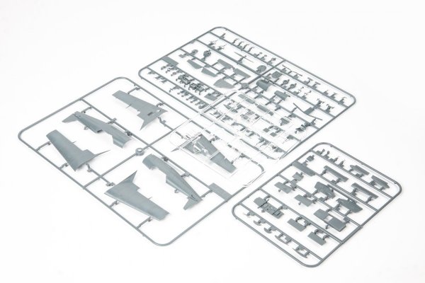 Eduard 84185 Z-526AFS Akrobat 1/48