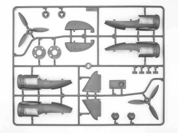 ICM 48229 Ju 88A-4 with German Ground Personnel and Torpedo Trailers 1/48