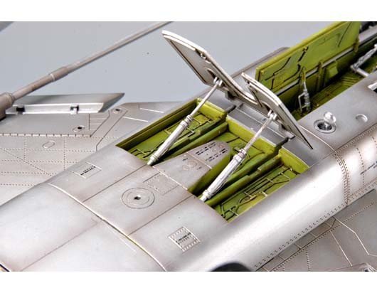 Trumpeter 02232 North American F-100D Fighter (1:32)