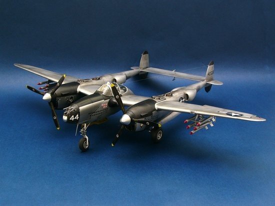 Trumpeter 02227 Lockheed P-38L-5-LO lightning (1:32)