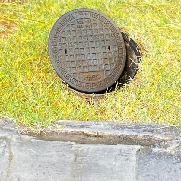 Point of no Return 3523036 Żeliwny właz kanalizacyjny / Cast iron sewer manhole 1/35