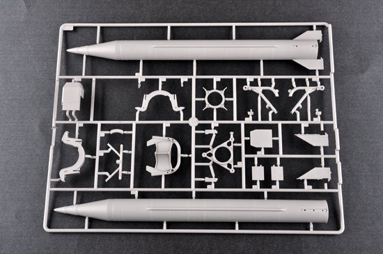 Trumpeter 01024 Ex-Soviet 2P19 Launcher w/R-17 Missile SS-1C SCUD B of 8K14 Missile System