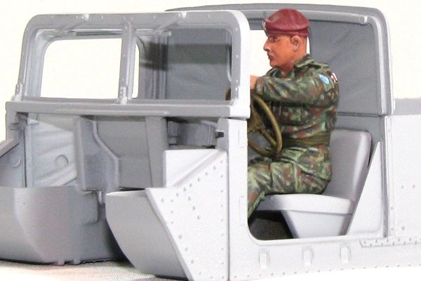 Toro 35F40 6 Brygada Desantowo-Szturmowa - Kierowca HMMWV Figurka wraz z kalkomanią 1/35