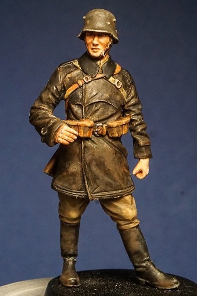 ToRo Model 35F126 Wrzesień 1939 - Żołnierz 10 Płk. Strzelców Konnych / September 1939 - Polish Soldier, 10 Mounted Rifle Reg.(mot) Figurine with decals / Two different heads included 1/35