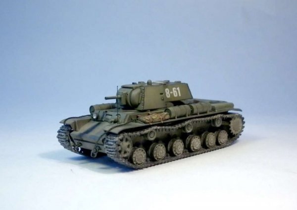 PST 72015 KV-8 heavy Flamethrower Tank 1/72