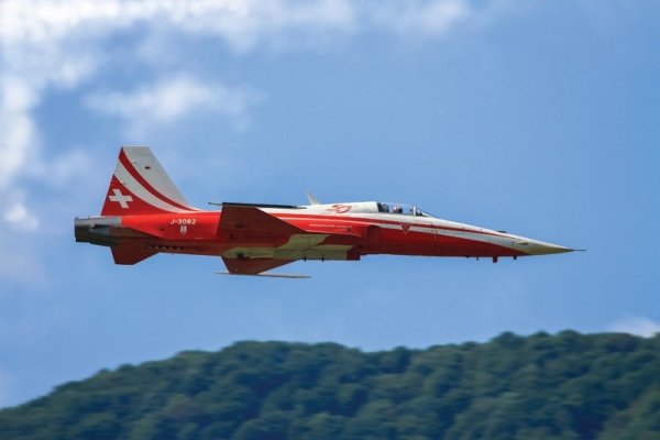 Italeri 1395 F-5E TIGER ll PATROUILLE SUISSE 1/72