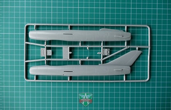 Modelsvit 72010 Mikoyan I-3U(I-420) Soviet interceptor 1/72