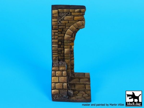 Black Dog D35072 Ruined entrance with stairs base 1/35