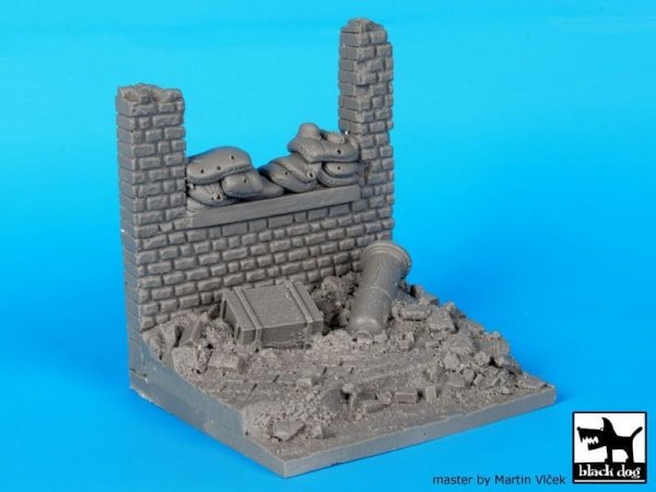 Black Dog D35014 Wall with sand bags base 1/35