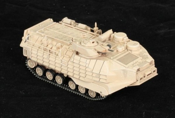 Dragon Armor 63019 AAVP-7A1 w/Enhanced Applique Armor Kit  1/72