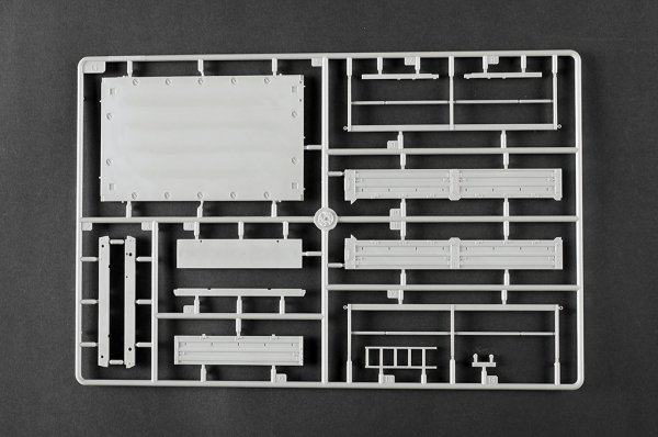 Trumpeter 01097 M1078A1P2 2.5 Ton LMTV Cargo Truck 1/35