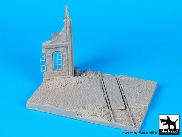 Black Dog D72018 Ruined house with railway crossing base 1/72