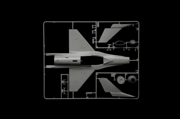 Italeri 2825 F-16C Fighting Falcon 1/48