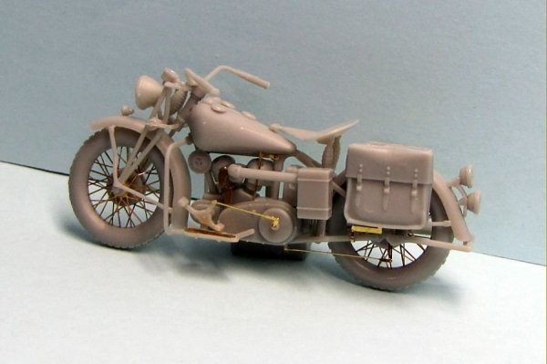 Thunder Model 35003 US Military Motorcycle Indian 741B 1/35