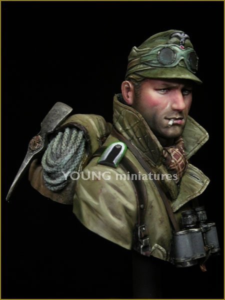 Young Miniatures YM1836 GERMAN GEBIRGSJAGER 1942 1/10