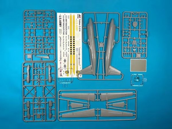 A&amp;A Models 44106 Fokker C-31A (“Golden Knights”parachure team) 1/144