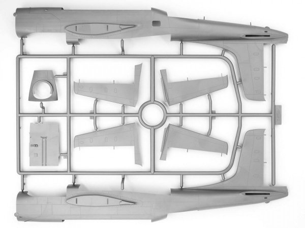 ICM 48288 A-26C-15 Invader with pilots and ground personnel 1/48