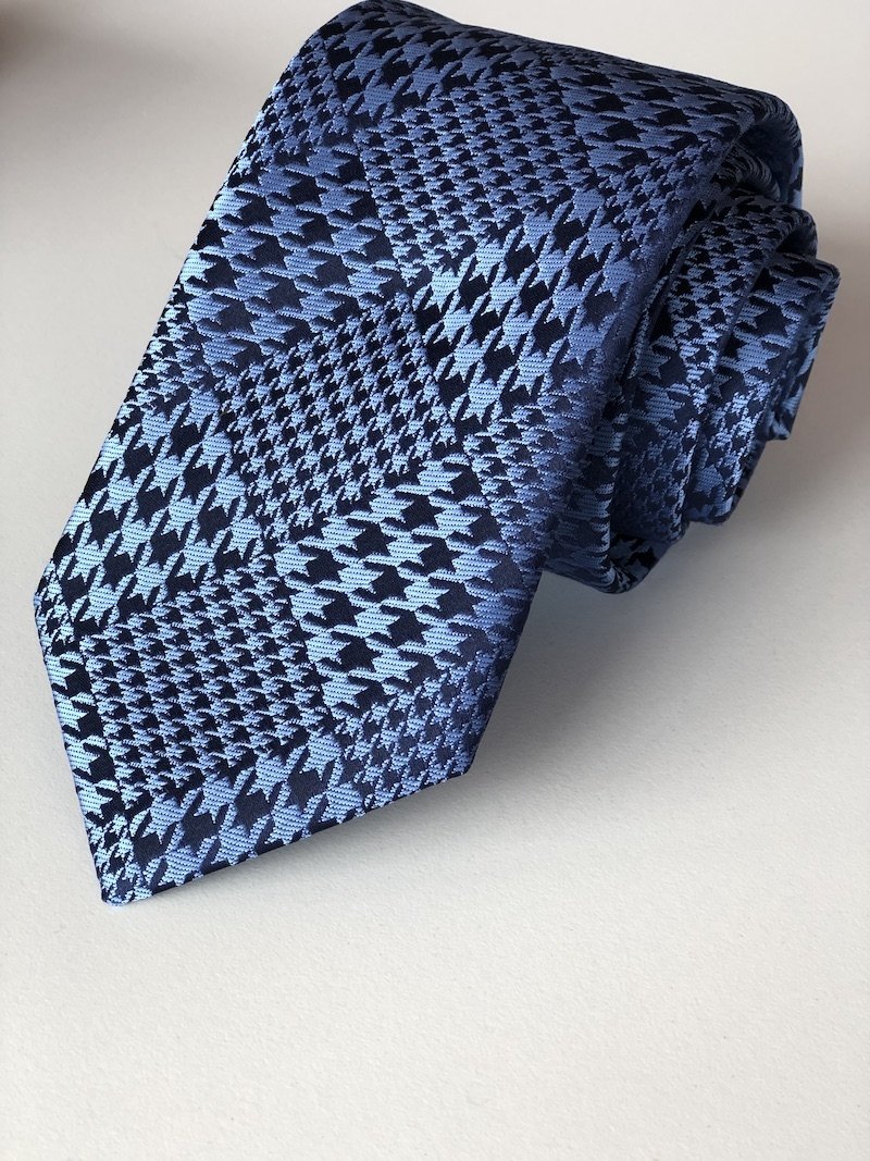 Cravatta piazzato cravattino blu particolare rombi 