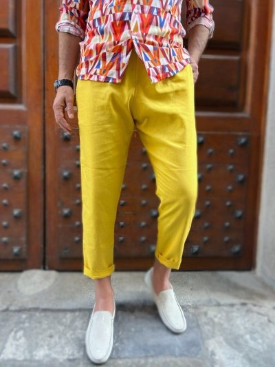  Spodnie męskie, cropped - Ze ściągaczem - Lniane - żółte
