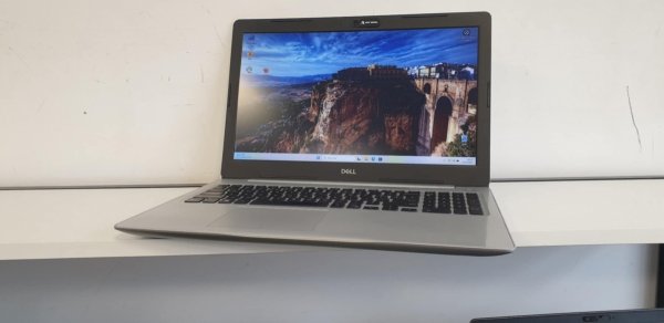 Notebook Dell Inspiron 5570 15,6 FHD i5-8250U 8GB SSD256GB Radeon R7 M460 4GB W11P