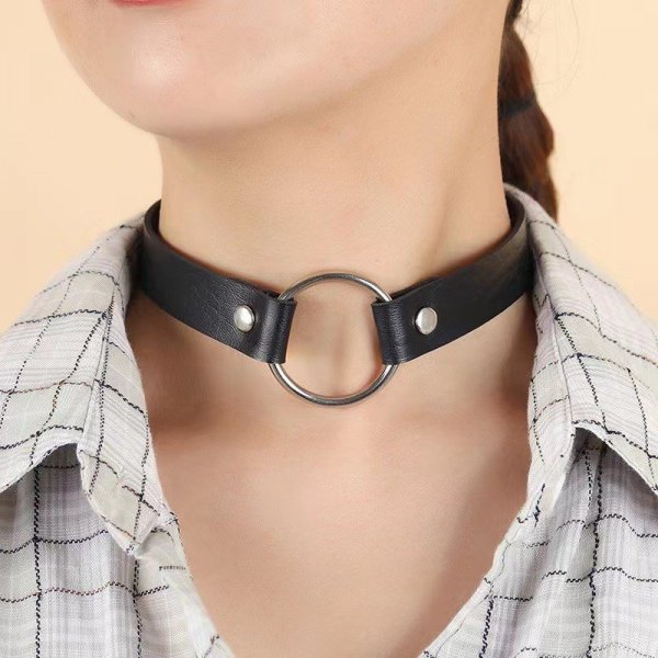 CHOKER Z METALOWYM PIERŚCIENIEM