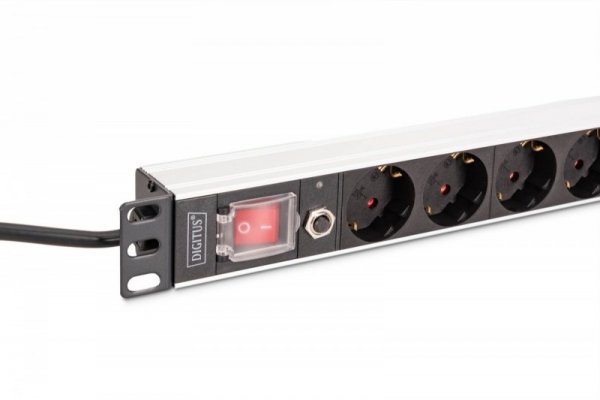 Digitus Listwa zasilająca PDU Rack 19" z zabezpieczeniem przeciążeniowym, 8 gniazd Schuko CEE 7/3 (45°), kabel 2m wtyk Unis