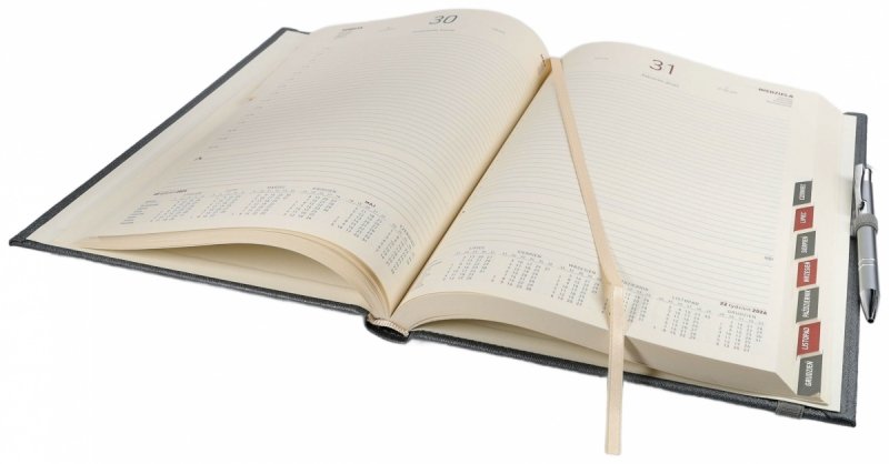 Kalendarz książkowy 2026 A4 dzienny papier chamois wycinane registry oprawa z zamykaniem na gumkę i mocowaniem na długopis ROSSA VIU czerwona Z NADRUKIEM LOGO