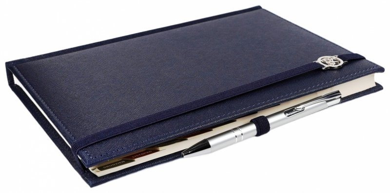 Kalendarz książkowy 2026 B5 dzienny papier chamois wycinane registry oprawa z zamykaniem na gumkę i mocowaniem na długopis ROSSA VIU granatowa Z NADRUKIEM LOGO