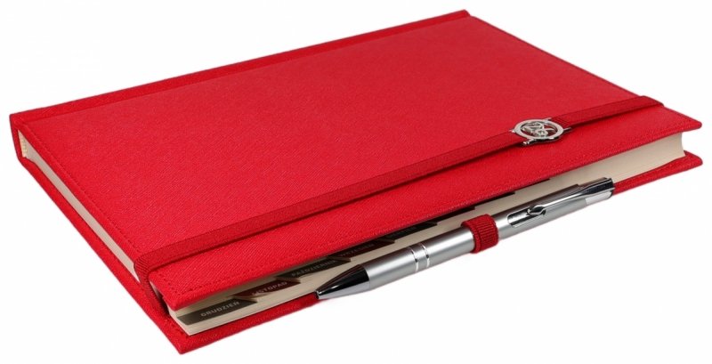 Kalendarz książkowy 2026 A5 dzienny papier chamois wycinane registry oprawa z zamykaniem na gumkę i mocowaniem na długopis ROSSA VIU czerwona Z NADRUKIEM LOGO