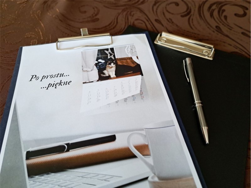 Deska z mocnym klipem przytrzymującym luźne kartki