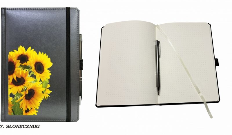 notes zamykany na gumkę z długopisem z grafiką na okładce