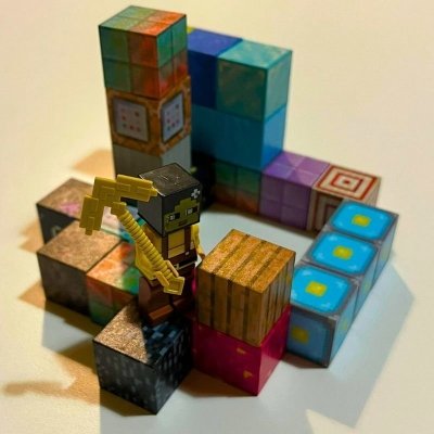 Klocki magnetyczne sześciany 27 sztuk + 4 figurki + worek