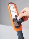 Joseph Joseph Tarka z plastrownikiem Handi-grate