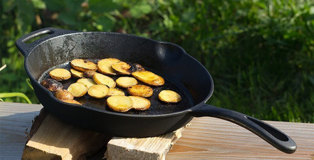 Patelnia żeliwna Petromax FP25-T 25 cm z rączką