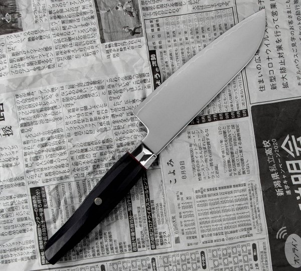 Mcusta Zanmai Revolution Nóż Santoku 15cm