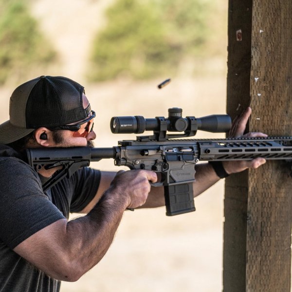 Luneta celownicza Vortex Strike Eagle 3-18x44 FFP 34 mm AO EBR-7C MOA/MRAD
