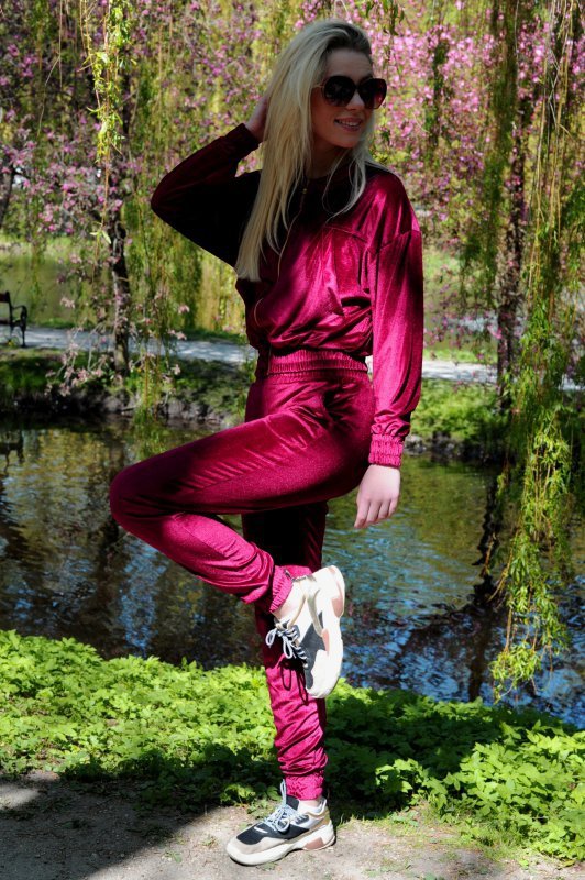 Goldenia Wine Red/Bordowy welurowy komple dresowy zapinany na zamek Merribel rozmiar - M