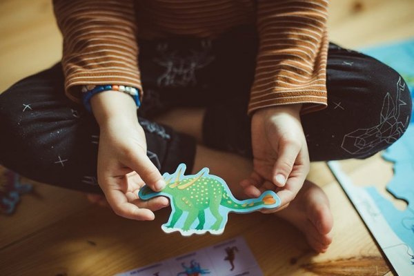 Mudpuppy Puzzle Świat dinozaurów z elementami w kształcie dinozaurów 80 elementów 5