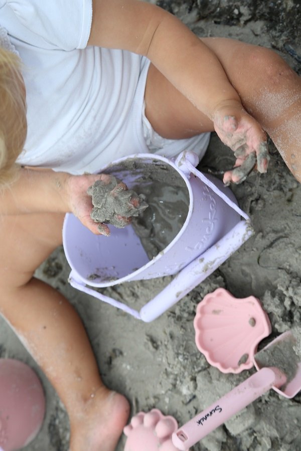 Składane wiaderko do wody i piasku Scrunch Bucket - Lila