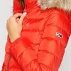 Tommy Jeans puchowa kurtka damska zimowa czerwona Basic Dowm