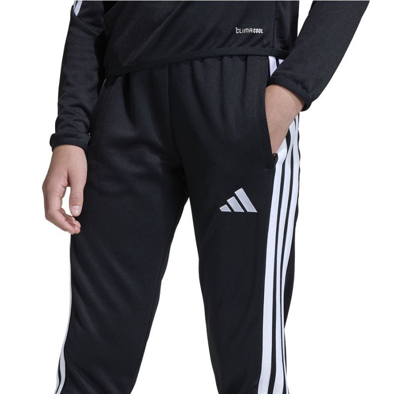 Spodnie adidas TIRO 26 Training Pants JY7117 czarny 128 cm